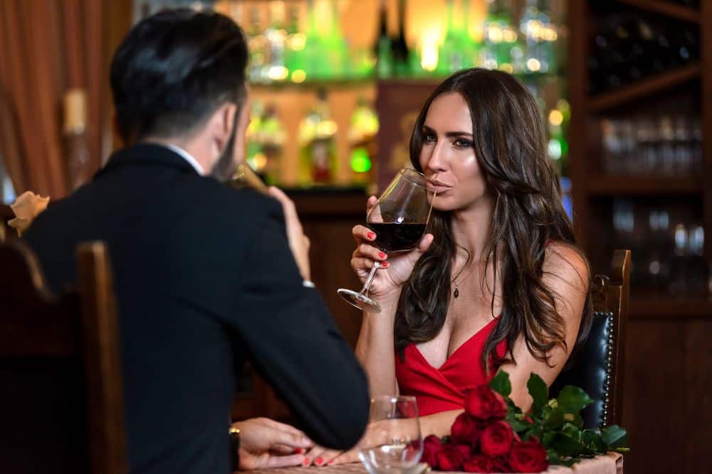 signes d'un homme amoureux a distance femme entrepreneure