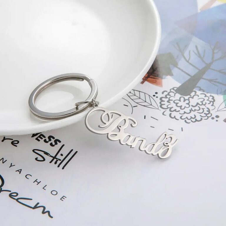 porte clé personnalisé prénom fond blanc