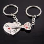 Porte clé amoureux coeur et clé réunis sur fond