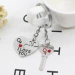 Porte clé amoureux sur une tasse