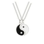 Collier couple yin yang fond blanc