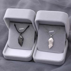 Collier couple aimanté
