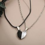 Collier couple aimanté fond peau