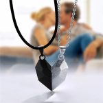 Collier couple aimanté fond transparent