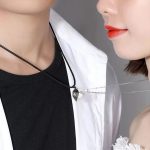 Collier couple aimanté levres